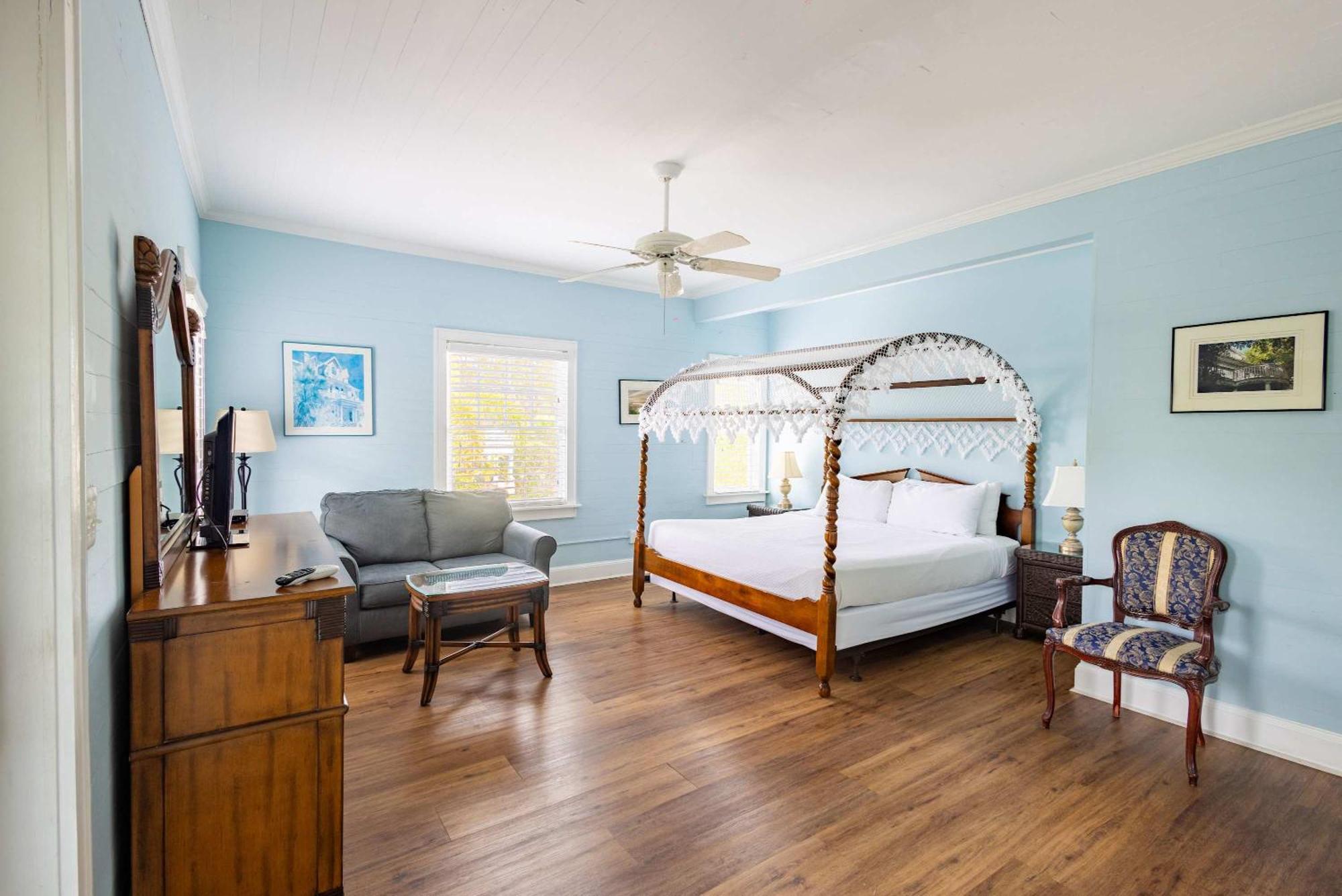 Deluxe King With Balcony - At James House With Parking! Key West Exterior photo