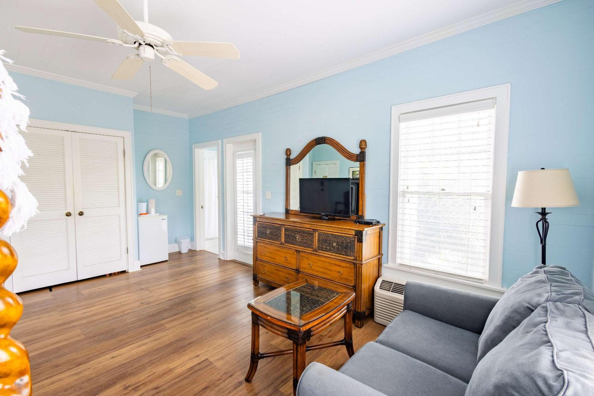Deluxe King With Balcony - At James House With Parking! Key West Exterior photo