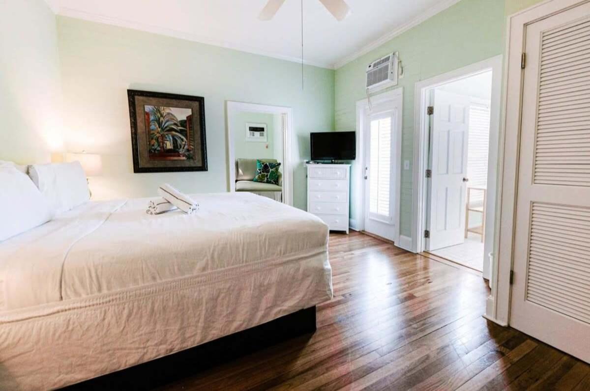 Deluxe King With Balcony - At James House With Parking! Key West Exterior photo