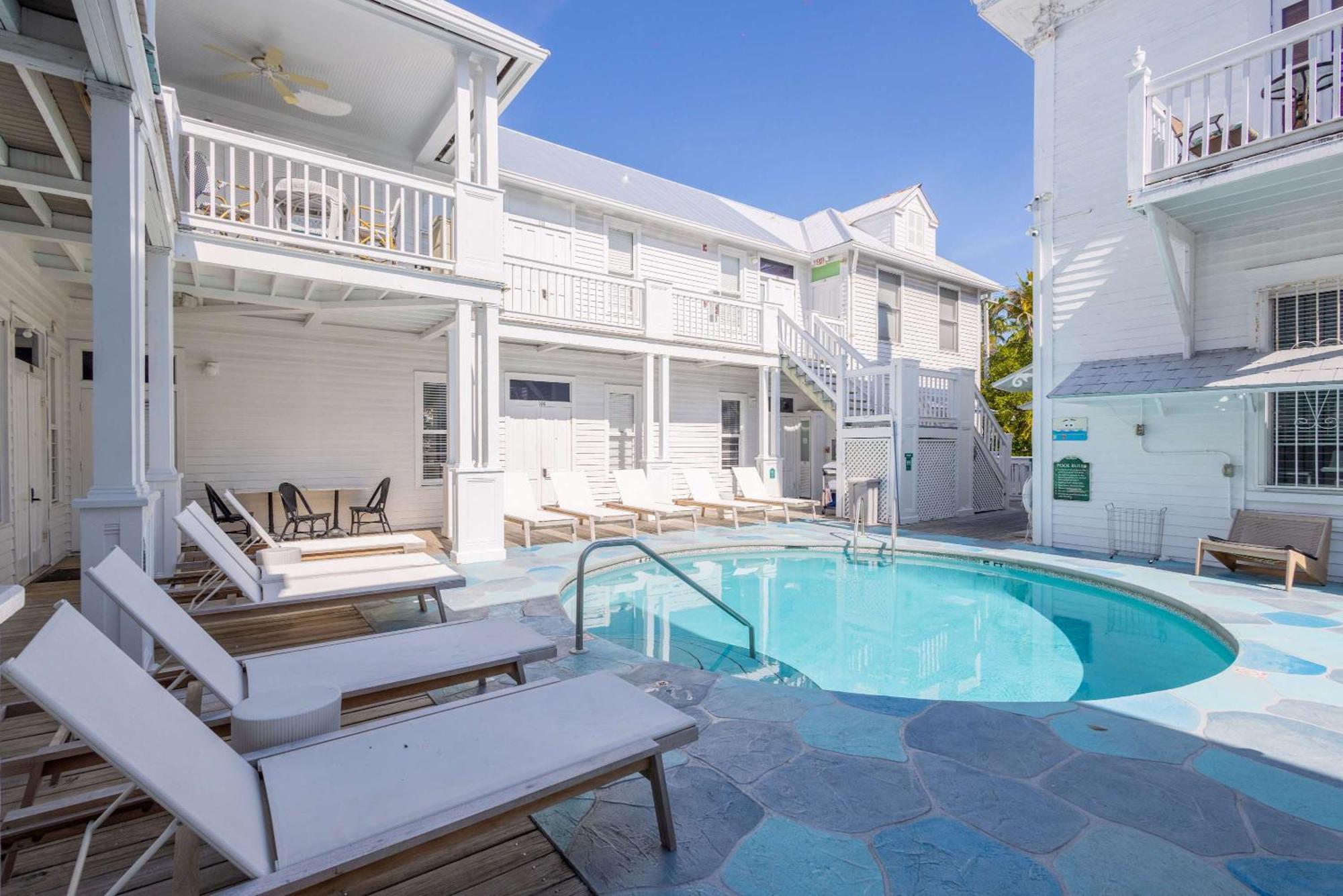 Deluxe King With Balcony - At James House With Parking! Key West Exterior photo