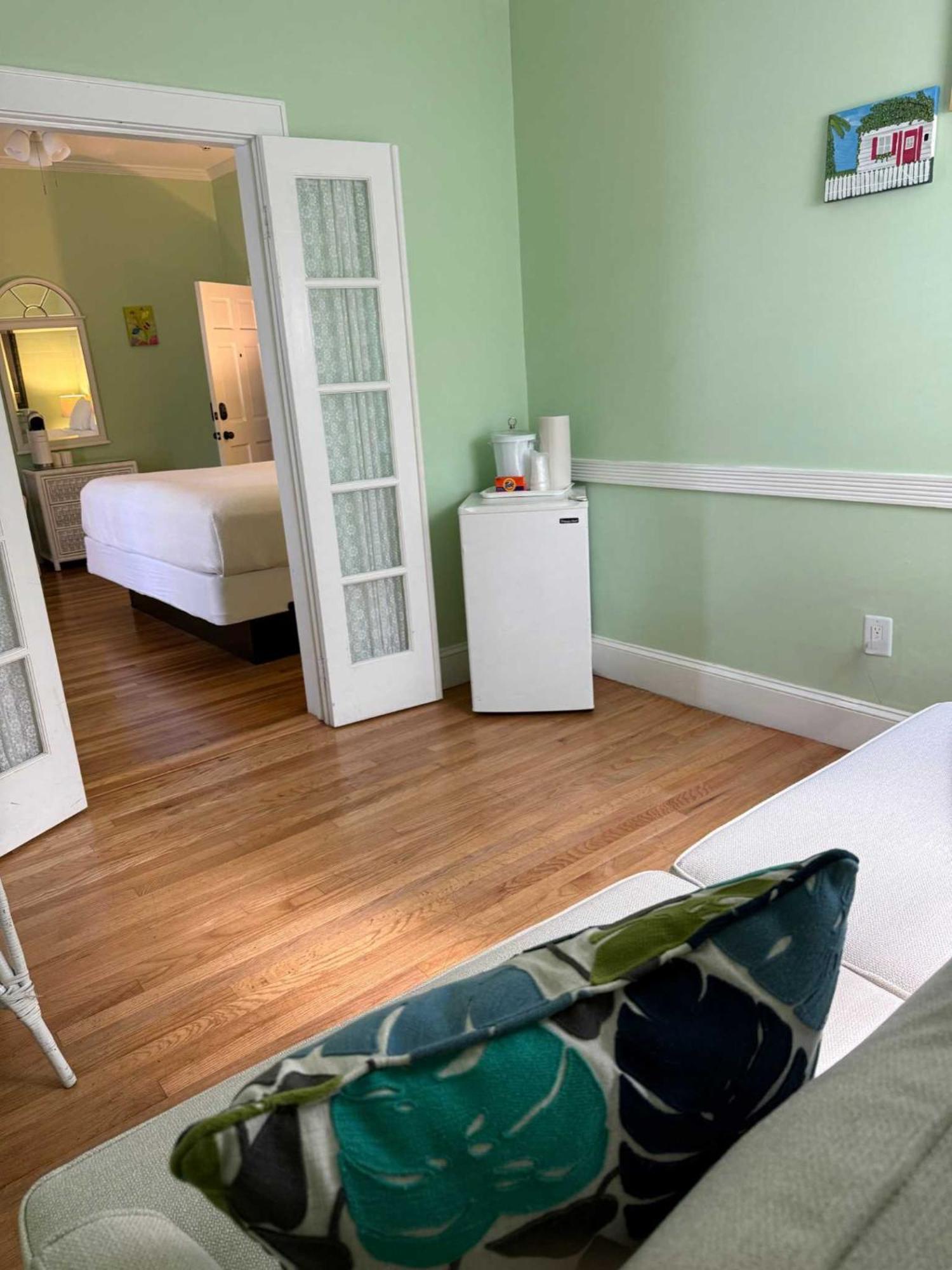 Deluxe King With Balcony - At James House With Parking! Key West Exterior photo