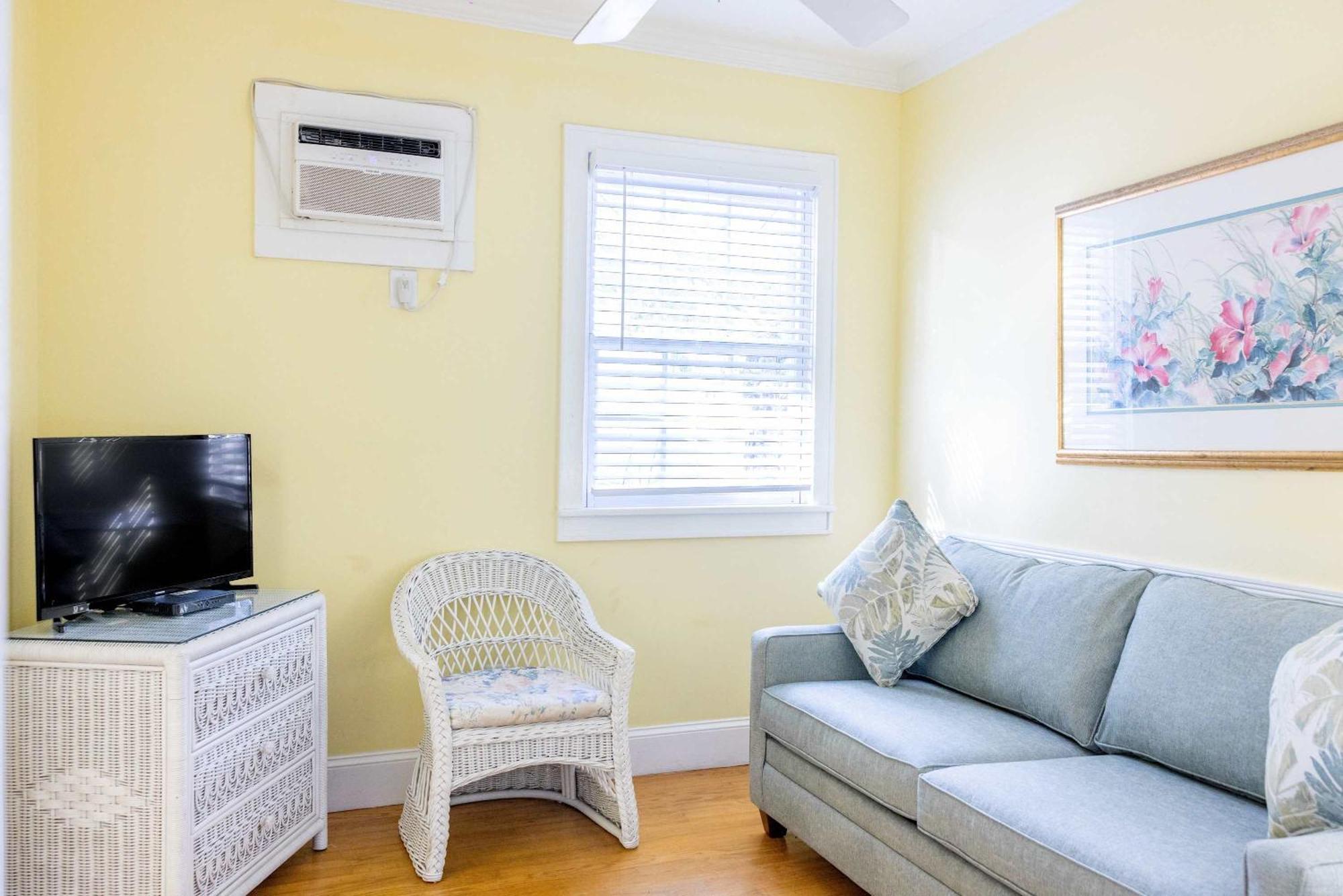 Deluxe King With Balcony - At James House With Parking! Key West Exterior photo